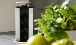 Зарядное устройство EVOline Port 2x USB / Полностью черный / 4 розетки (британского типа)